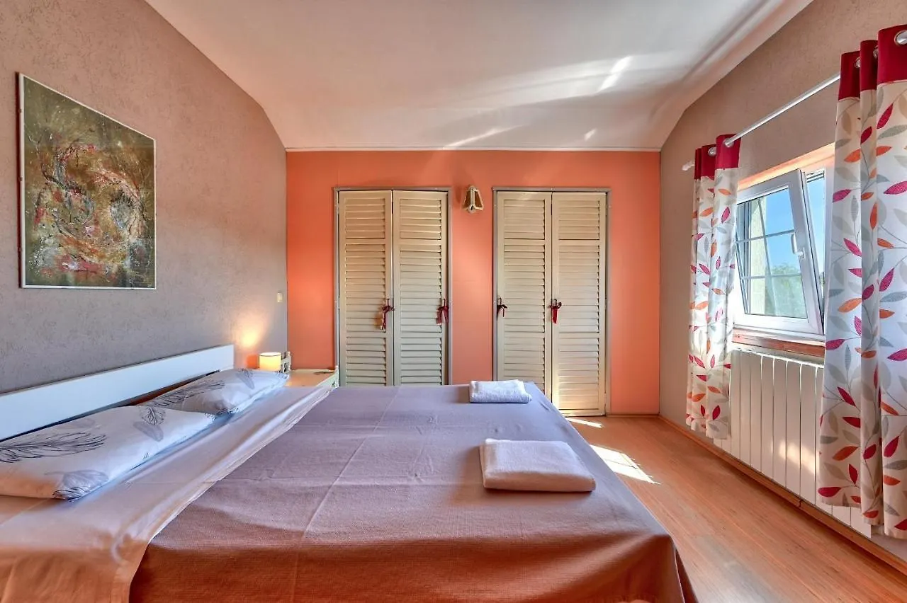 Apartment Oscar Pula 0*,  Croatia
