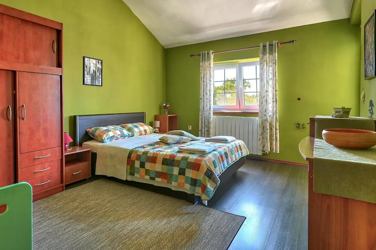 Apartment Oscar Pula 0*,  Croatia